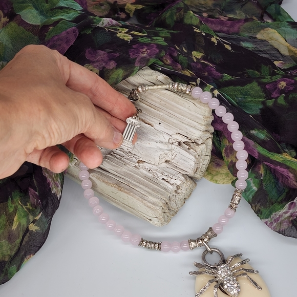 Natural Stones Rose Quartz Spider 🕷 Pendant Jewelry Silver Necklace - Picture 5 of 11